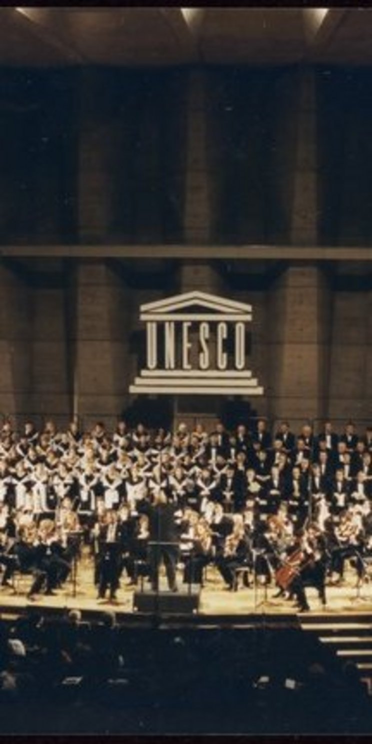 Das philharmonische Orchester von Sarajevo spielt am 28. Mai 1997 in Paris.