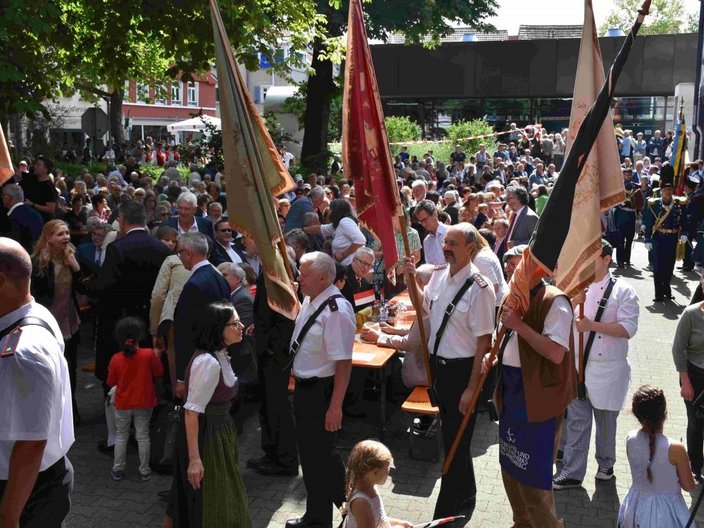 Straßenumzug in Kostümen