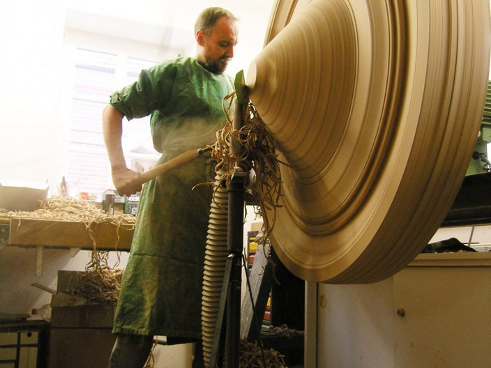 Drechsler bei der Arbeit