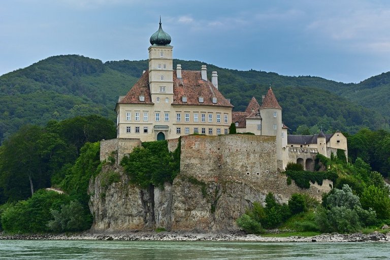 Donau_Schloss_Schönbühel Schloss Schönbühel (Österreich) an der Donau