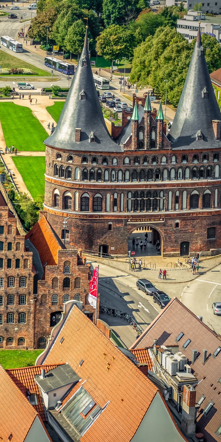 Lübeck, Holstentor und Salzspeicher Blick auf das Holstentor und den Salzspeicher in Lübeck