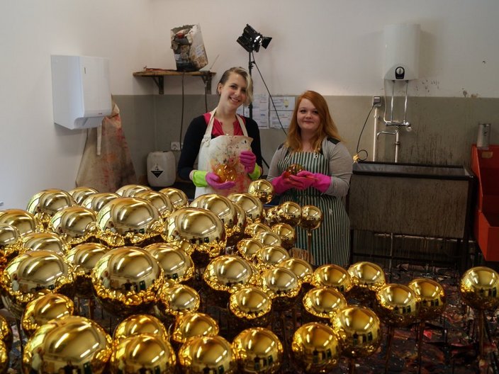 Christbaumkugeln in der Fabrik