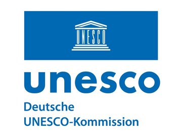 Logo der Deutschen UNESCO-Kommission in blau auf weißem Hintergrund