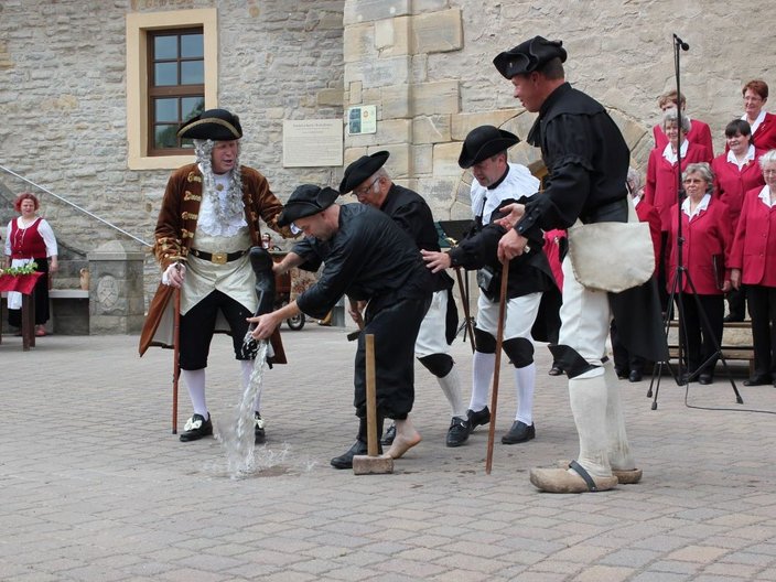 Theateraufführung während des Brunnenfests