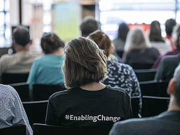 Enable Change Aufnahme von Teilnehmenden im Saal