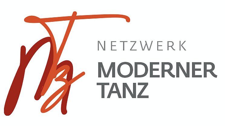 Logo des &bdquo;Netzwerks Moderner Tanz&ldquo; mit einer abstrakten rot-orangefarbenen Grafik und grauem Schriftzug auf wei&szlig;em Hintergrund.