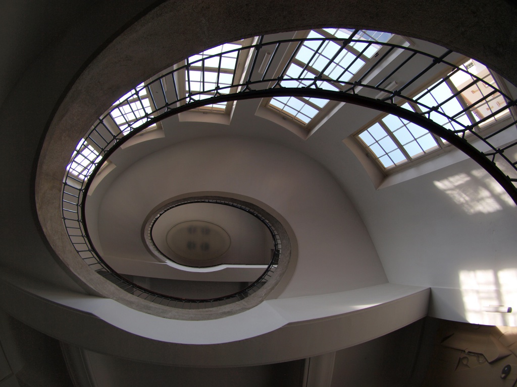 Bauhaus, Treppenhaus, Bauhaus-Universität Weimar Blick von unten in ein Treppenhaus in der Bauhaus-Universität Weimar