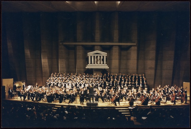 Das philharmonische Orchester von Sarajevo spielt am 28. Mai 1997 in Paris.
