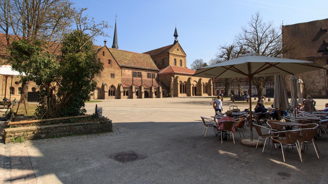 Klosteranlage Maulbronn mit kleinem Café