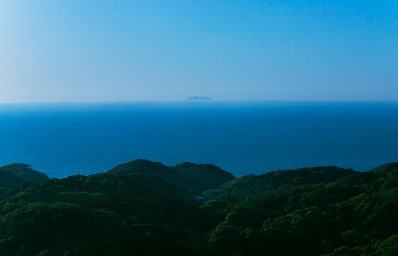 Blick vom Berg Mitakesan auf die Insel Okinoshima, Japan