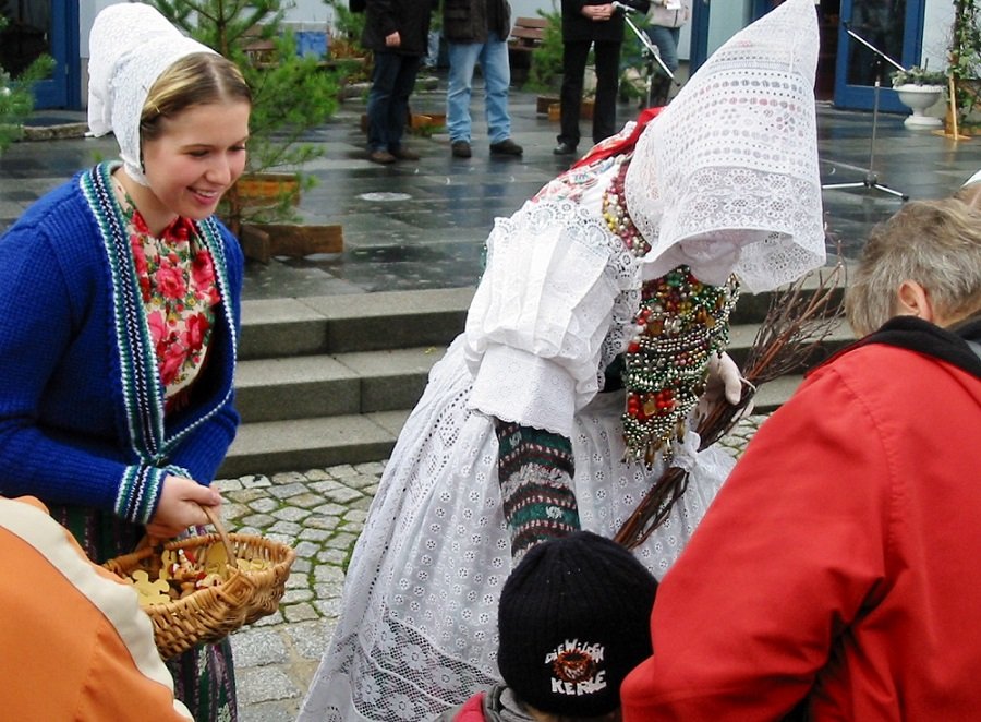 Gesellschaftliche Bräuche und Feste der Lausitzer Sorben im Jahreslauf