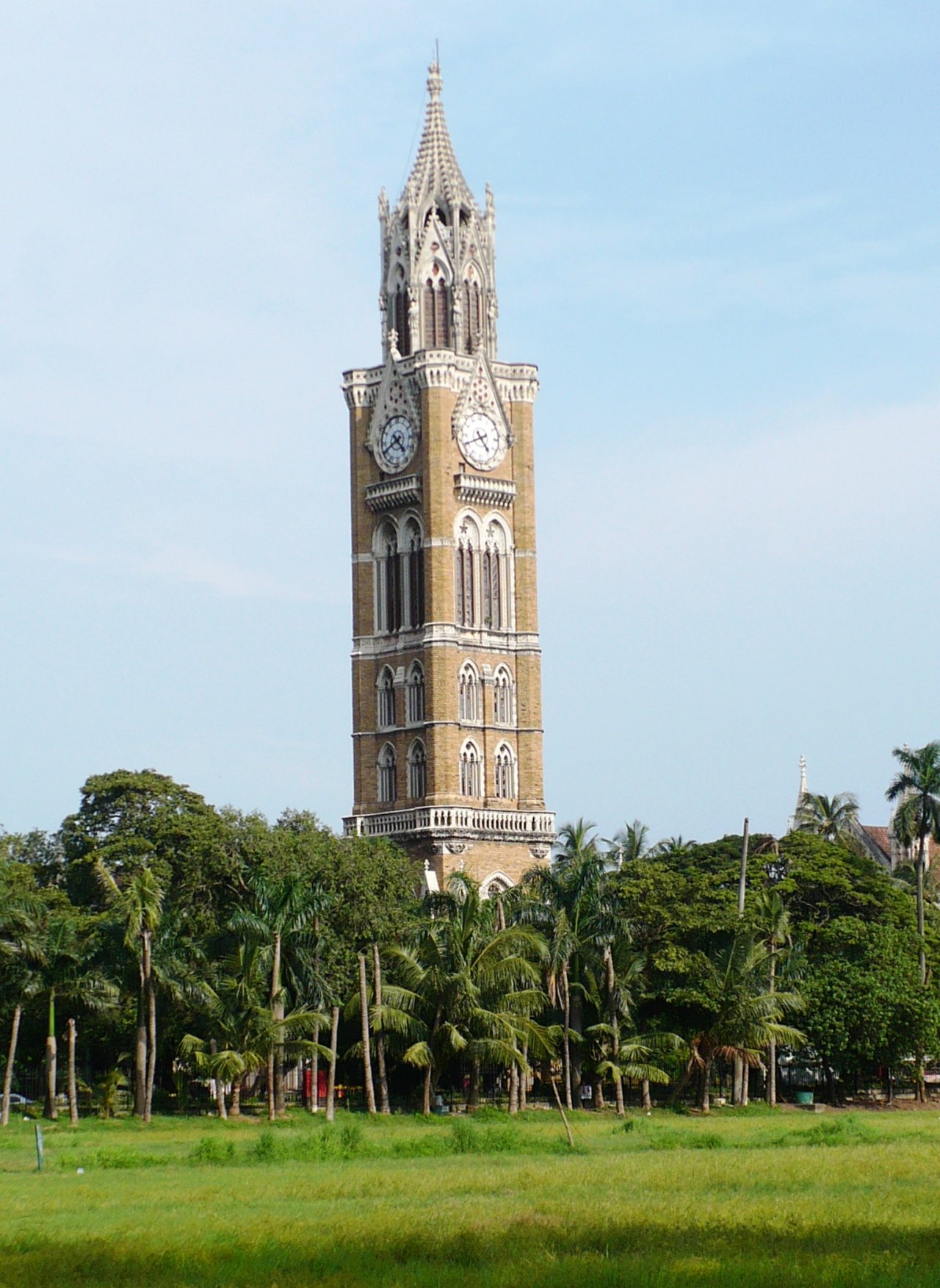 Rajabai Clock Tower (Glockenturm) auf dem Campus der Universität Mumbai
