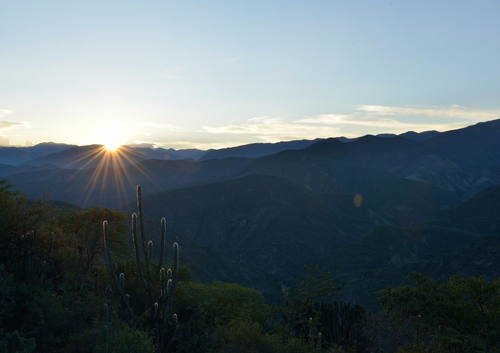 Sonne über dem Tehuacán-Cuicatlán Tal