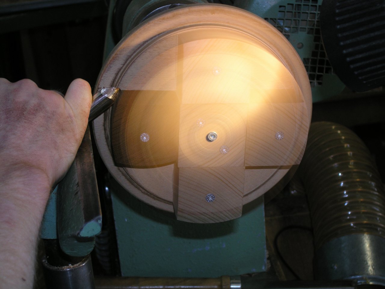 Drechslerhandwerk – Traditionelle Technik der mechanischen Wirkstoffbearbeitung auf Basis rotierender Werkstücke