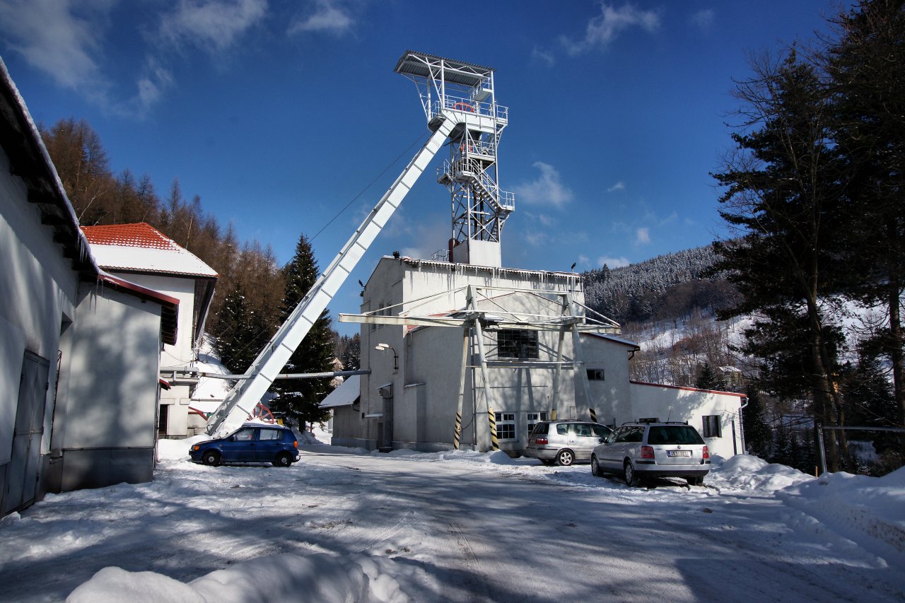 Oberbau der Svornost-Mine in Jáchymov, der ältesten Uranmine der Welt