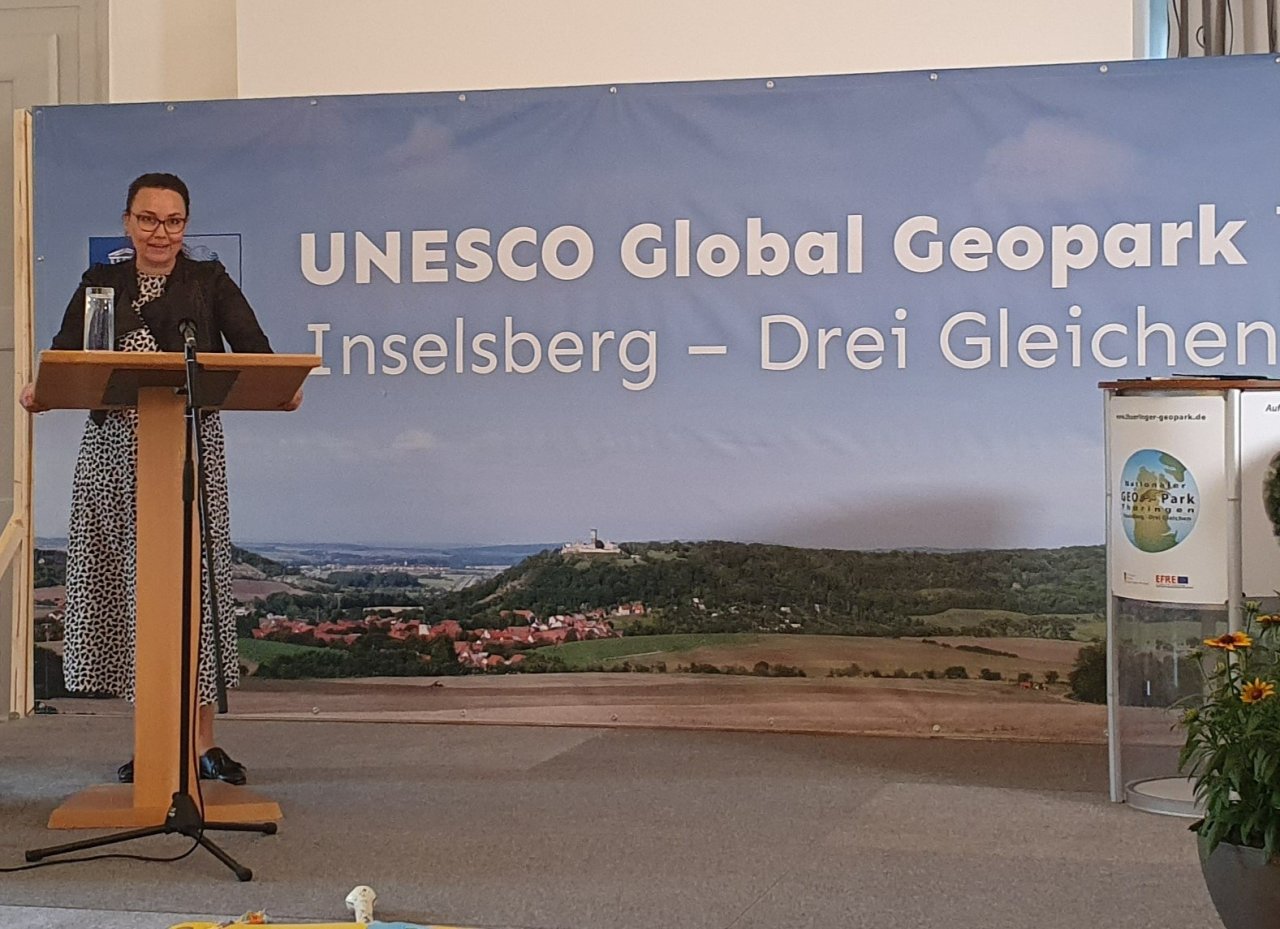 Staatsministerin Michelle Müntefering bei der Urkundenübergabe des UNESCO-GeoparksThüringen Inselsberg - Drei Gleichen