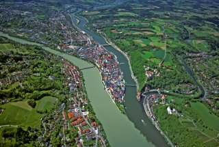 Luftbild von Passau und dem Zusammenfluss von Donau, Inn und Ilz