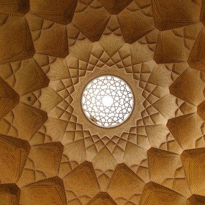 Innenansicht einer Kuppel aus Ziegelsteinen, Yazd, Iran