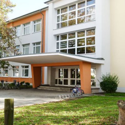 Eingang der Grundschule "Am Geiseltaltor"