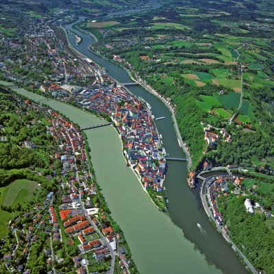 Luftbild von Passau und dem Zusammenfluss von Donau, Inn und Ilz